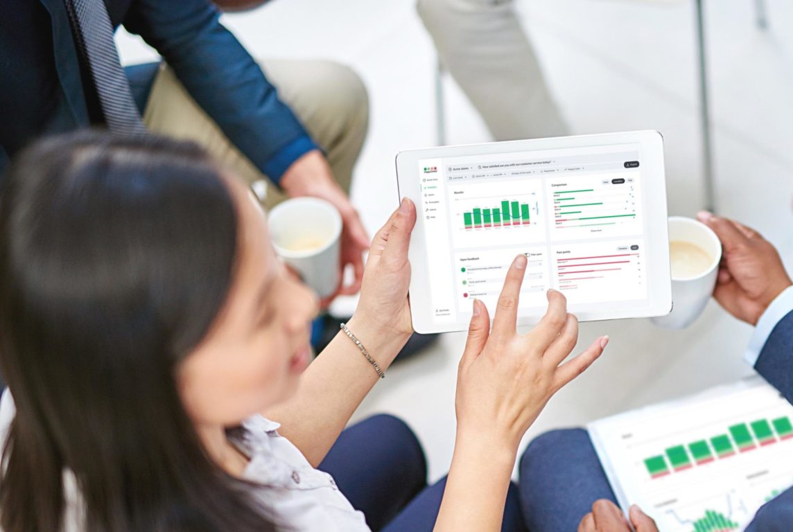 HappyOrNot_Analytics_Tablet_Meeting