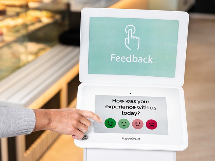 HappyOrNot_SmileyTouch_Feedback_4_Scale_Button_01_public services 1